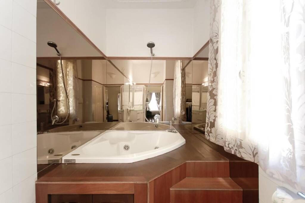Banchi - Classic Apartment Between Navona And Campo Dei Fiori Rome Luaran gambar
