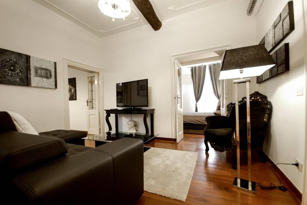 Banchi - Classic Apartment Between Navona And Campo Dei Fiori Rome Luaran gambar