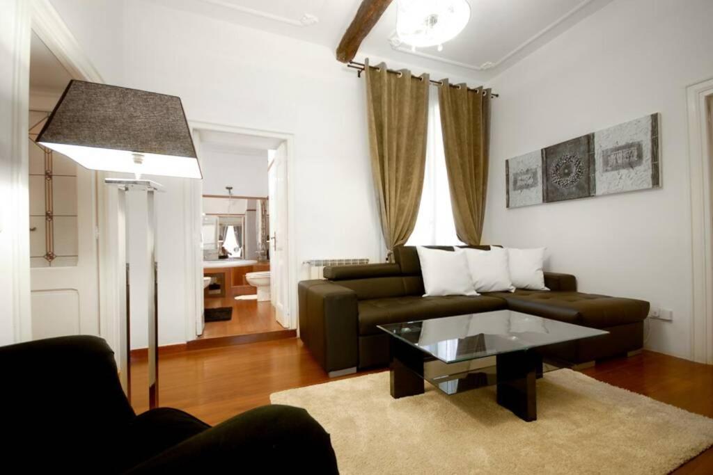 Banchi - Classic Apartment Between Navona And Campo Dei Fiori Rome Luaran gambar
